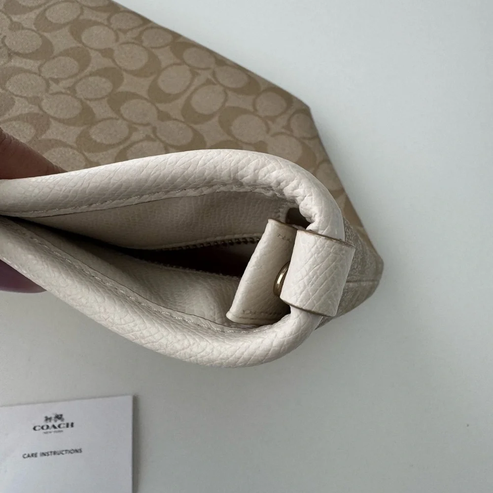 Coach signature street